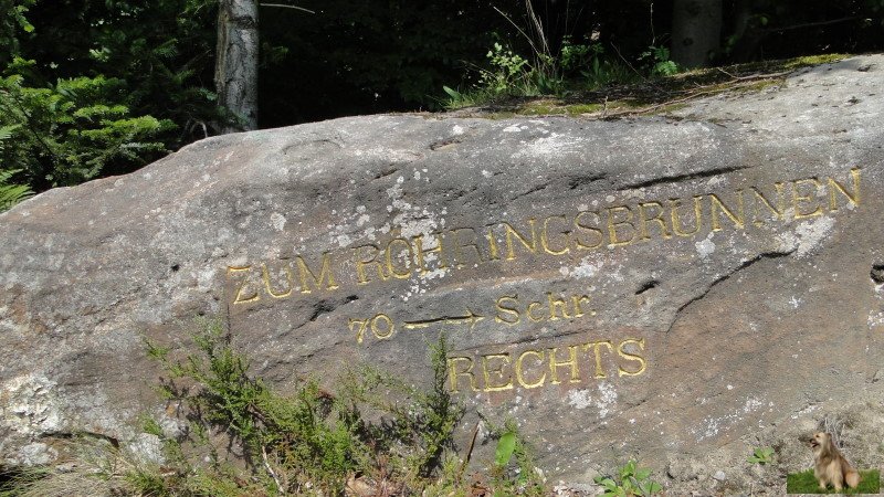 Ritterstein Nr. 092-1 Zum Röhringsbrunnen 70 Schr. rechts.JPG - Ritterstein Nr.92  Zum Röhringsbrunnen 70 Schr. rechts